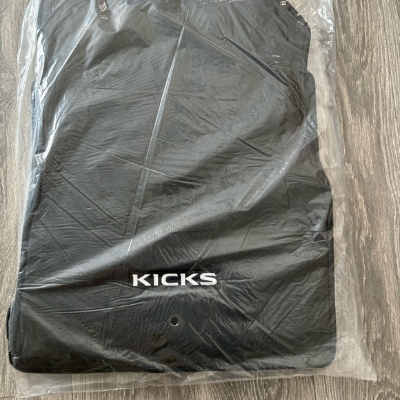 Genuine OEM Nissan 2018-2024 KICKS Carpet Floor Mats Black 4PC Set T99E2-5RL0A - Picture 5 of 6